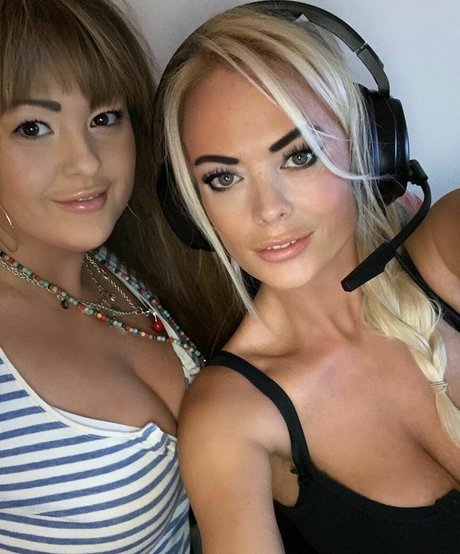 Danielle Nicholls セクシーモデル ギャラリー