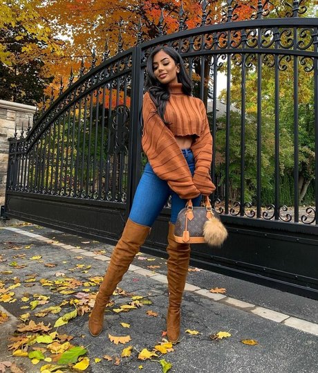 Aneeqa Farid ホットなモデル 画像