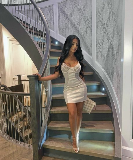 Aneeqa Farid セクシーなスター 画像