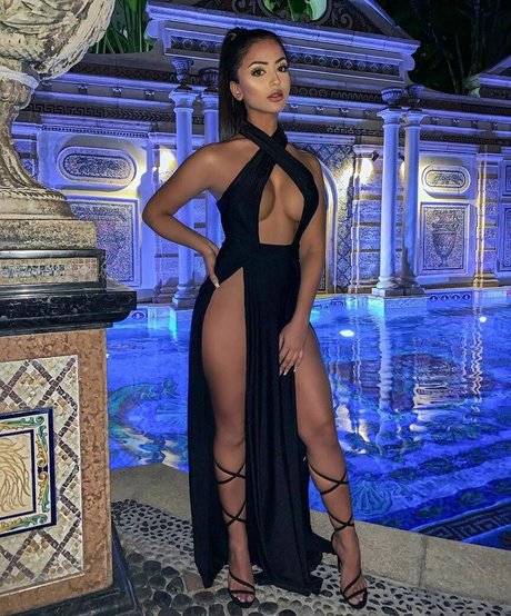 Aneeqa Farid 素敵なモデル 画像