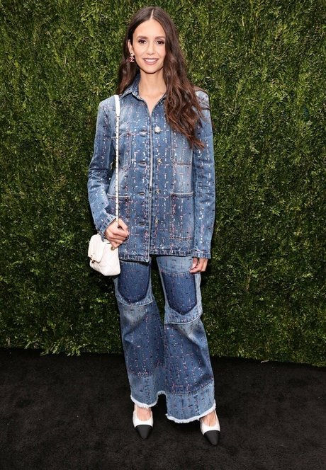 Nina Dobrev ヌード女優 写真