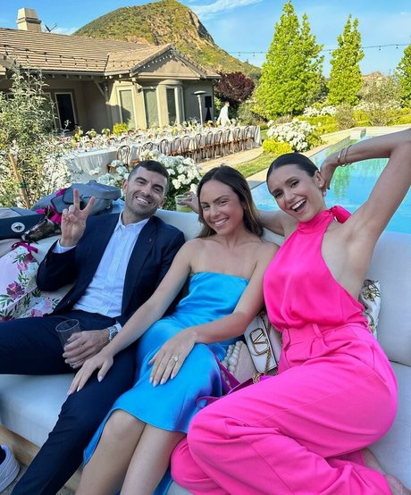 Nina Dobrev ヌードモデル 写真