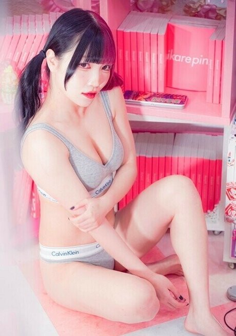 Maki Itoh 裸モデル 写真