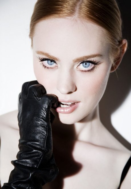 Deborah Ann Woll ポルノスター xxx ギャラリー