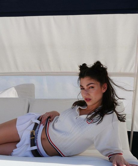 Ursula Corbero ポルノスター 高品質 写真