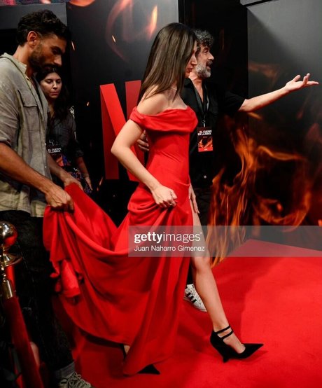 Ursula Corbero ポルノスター 独占 写真