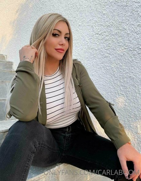 carlaboom top profile image