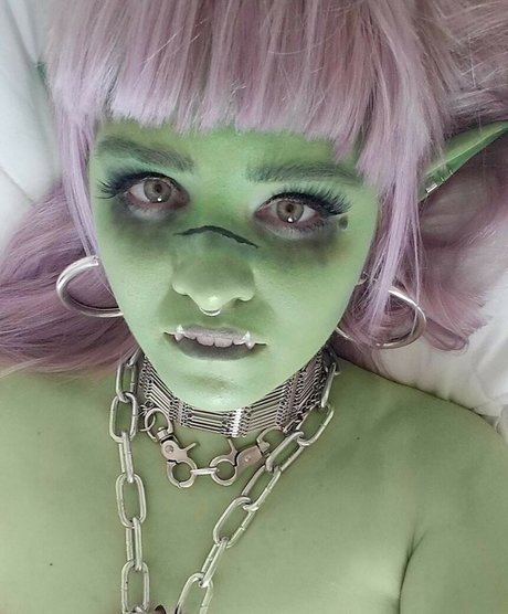 Sleeves The Goblin エロティックモデル 画像