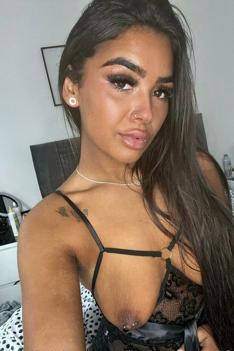 ショートティーンOnlyFans 美しいヌード 写真