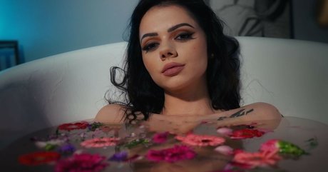 美しいラテン系オンリーファンズ アート裸 写真