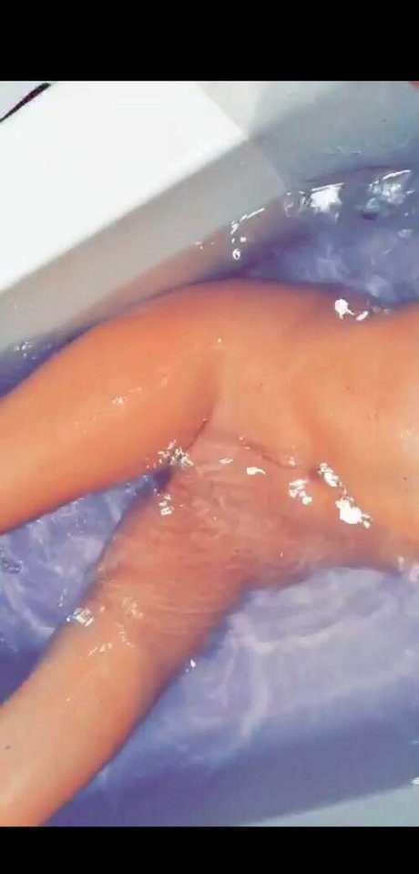 Useless cum bucket 素敵なモデル 写真