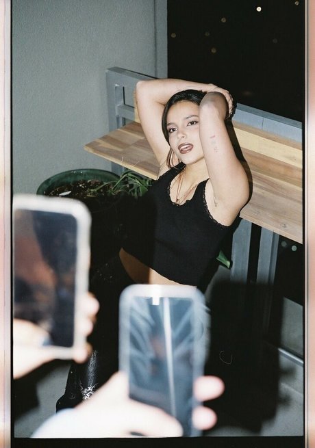 Inde Navarrette ポルノスター ヌード 写真