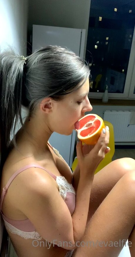 Eva Elfie セックスモデル 画像