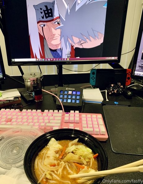 セクシーなラテン系オンリーファンズ ホットヌード 写真