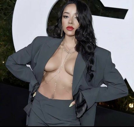 痴女妻オンリーファンズ セクシーヌード 写真