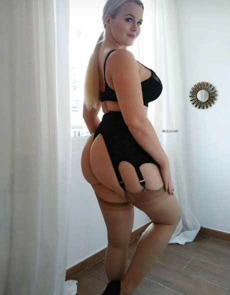 Lilli Luxe HDポルノスター 画像