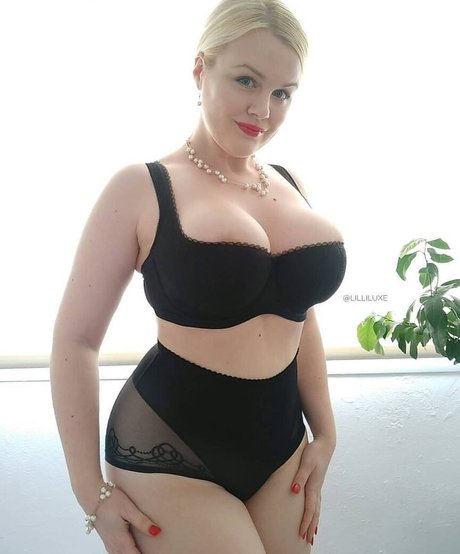 Lilli Luxe 完璧なスター アーカイブ
