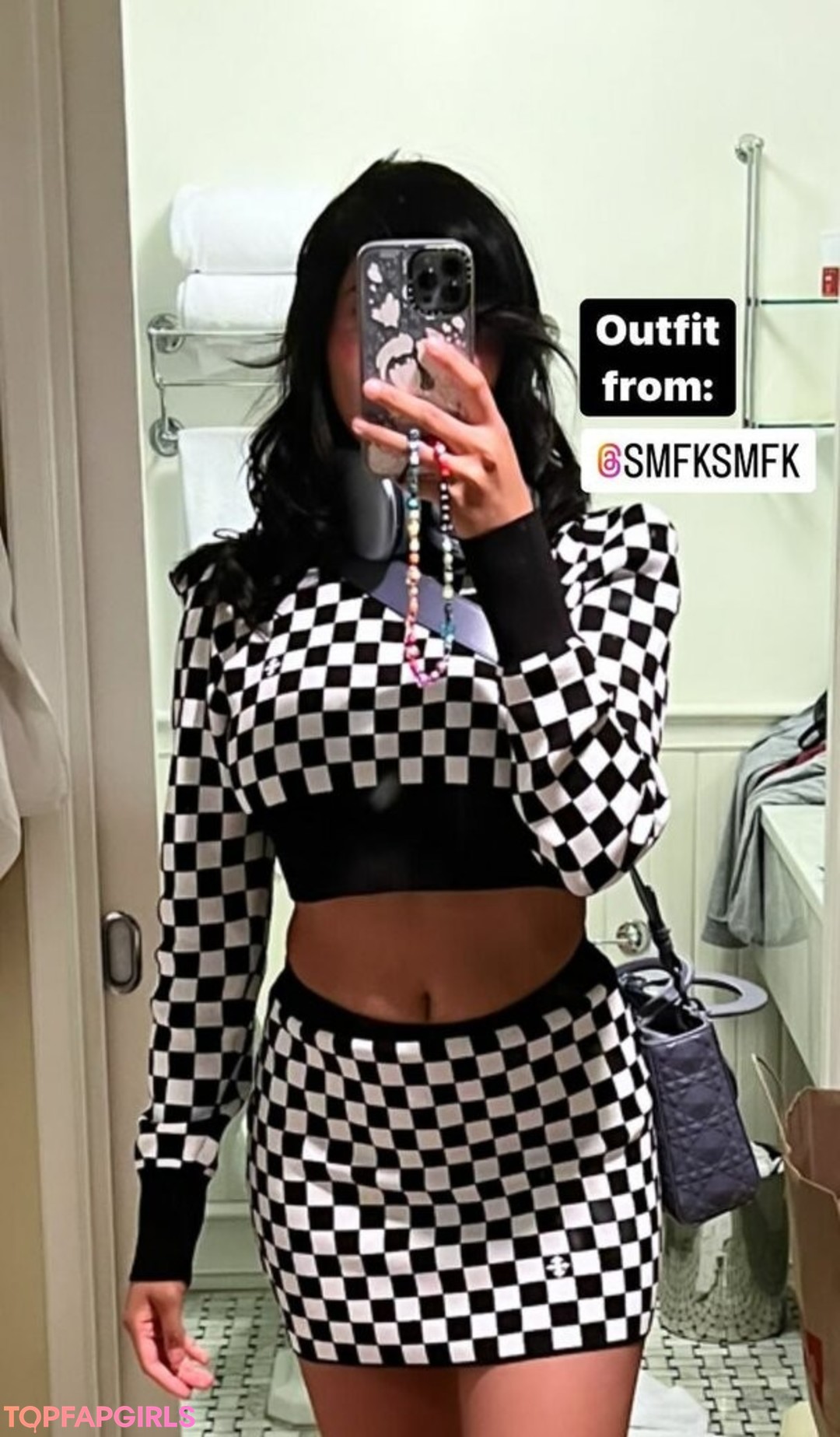 濃厚な熟女オンリーファンズ 裸 画像