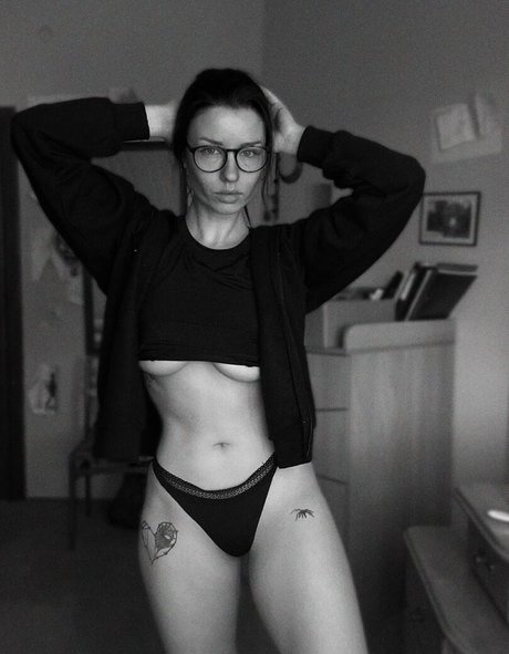 innervus スター 裸 写真