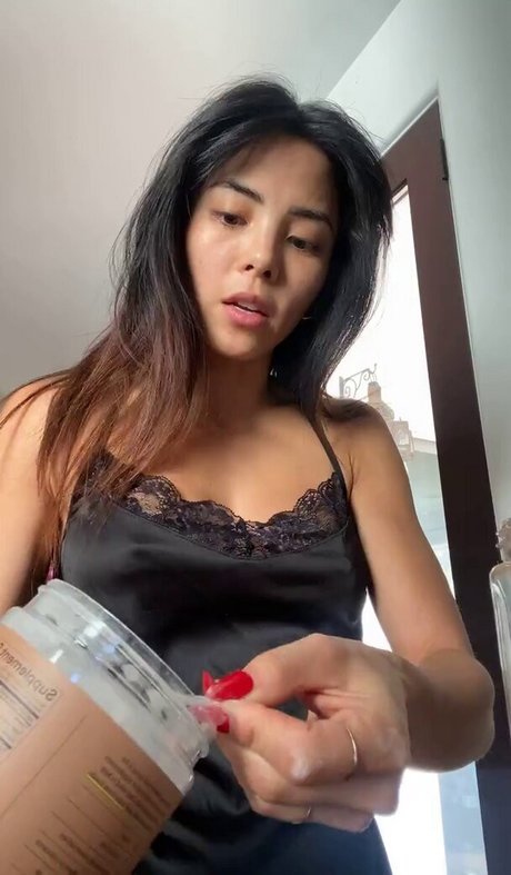 Anna Akana アダルトモデル ギャラリー