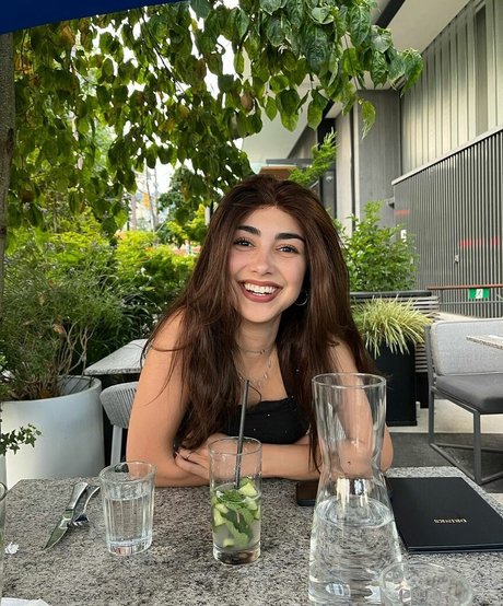 Alexa Mansour かわいいモデル 写真