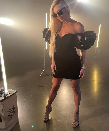 Charlotte Flair スター ヌード 写真