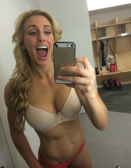 Charlotte Flair かわいいモデル 写真