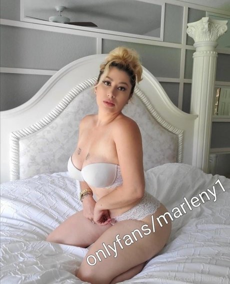 Marleny1 エロティック女優 写真