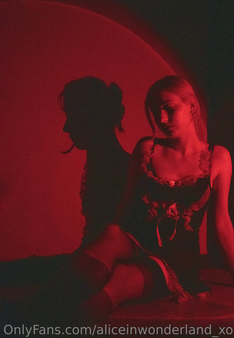 aliceinwonderland xo かわいいポルノスター 写真