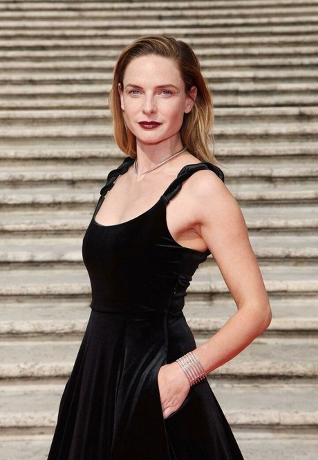 Rebecca Ferguson 裸のスター 画像