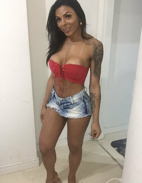 emilysales19 ポルノスター ホット 画像