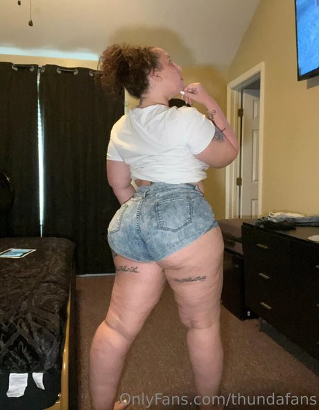 thundafans セクシーモデル 画像