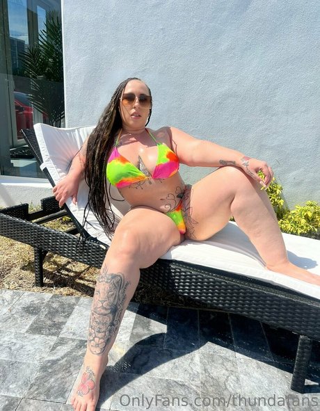 thundafans ホットなモデル 画像