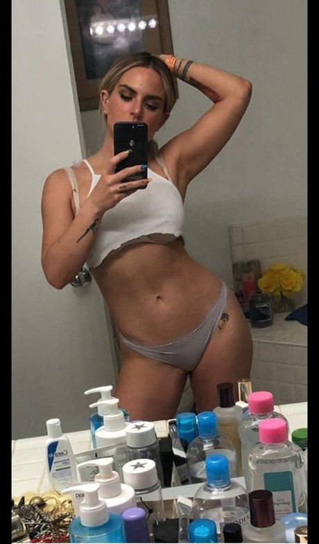 Jojo Levesque 裸のスター 写真