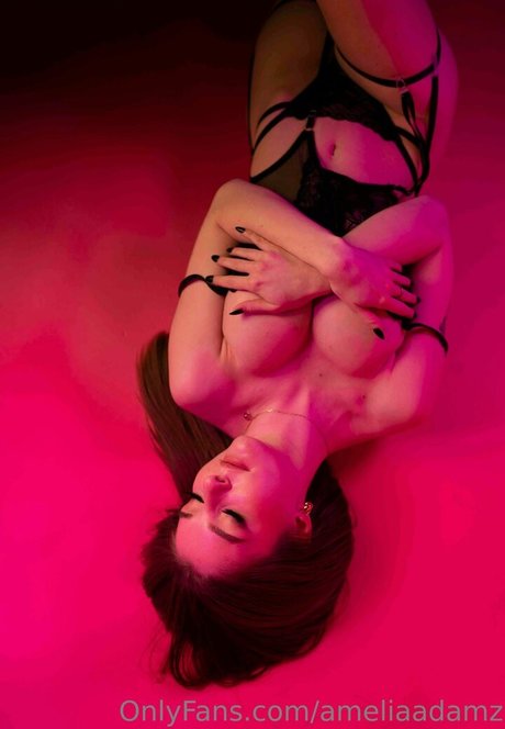 ameliaadamz トップポルノスター 写真