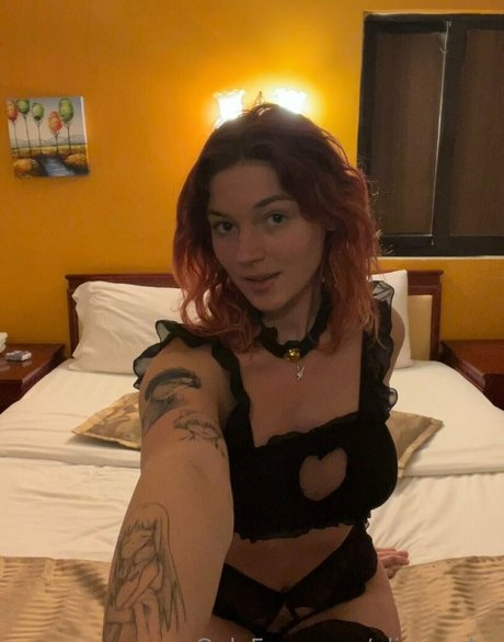 Alienorchp セクシーモデル 写真
