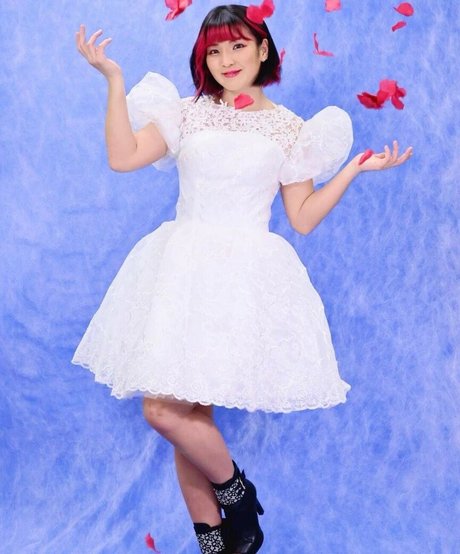 Hikaru Shida アートスター 写真