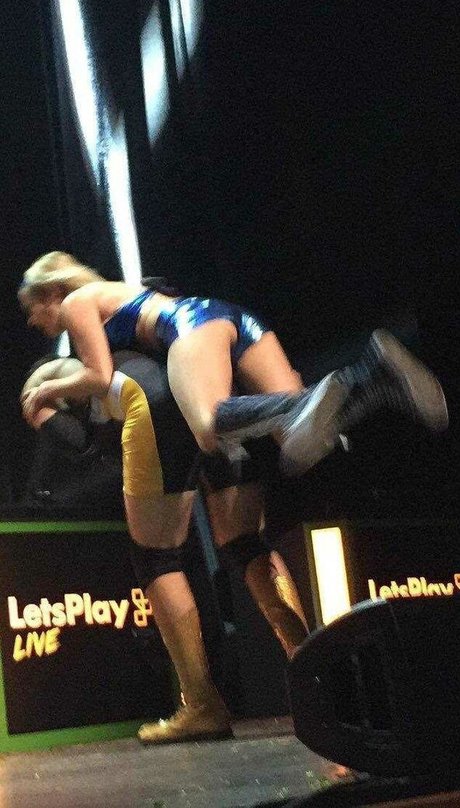 Elyse Willems セクシーなポルノスター 画像