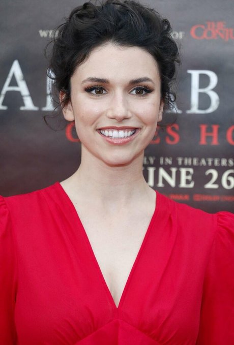 Grace Caroline Currey セクシー女優 ギャラリー