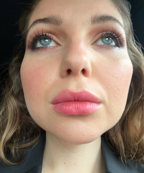 Sammi Hanratty 無料モデル 写真