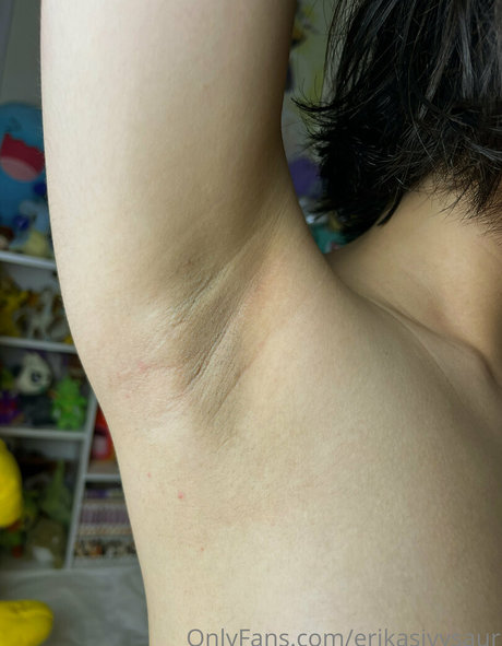 erikasvenusaur エロティック女優 写真
