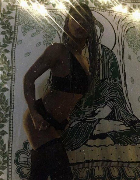 大きなお尻のオンリーファンズ セクシー裸 写真