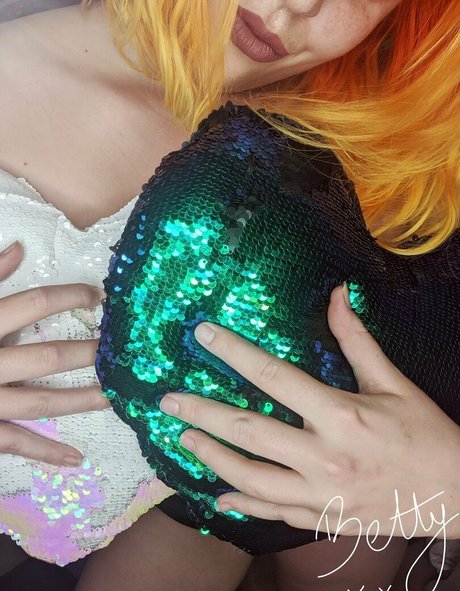 og bettyboob free ヌードのポルノスター 写真