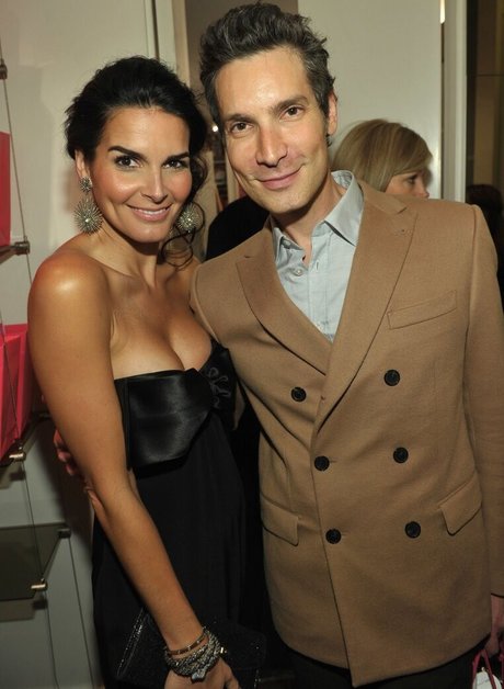 Angie Harmon ポルノスター アダルト ギャラリー