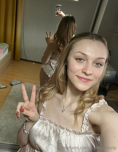 juicevibevip 裸のモデル 写真