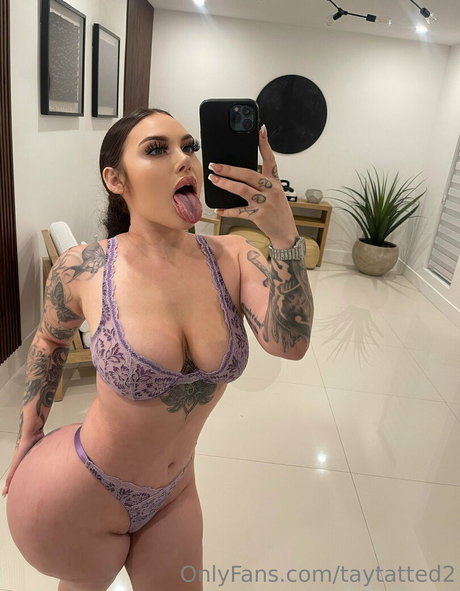 taytatted2 セクシーモデル 画像