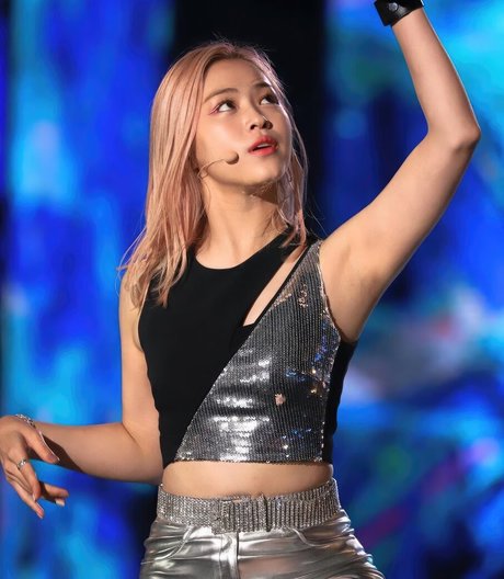 WomenK pop アート女優 アーカイブ