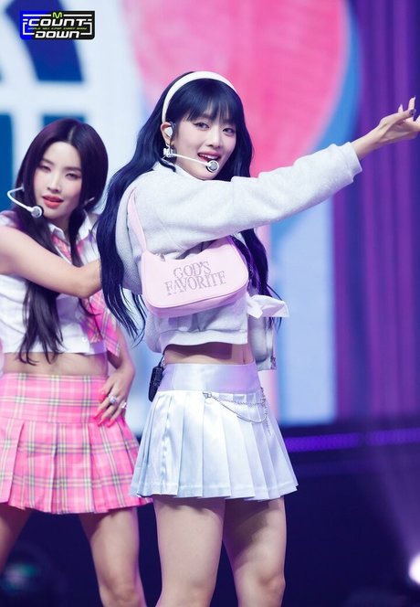 WomenK pop アート女優 画像