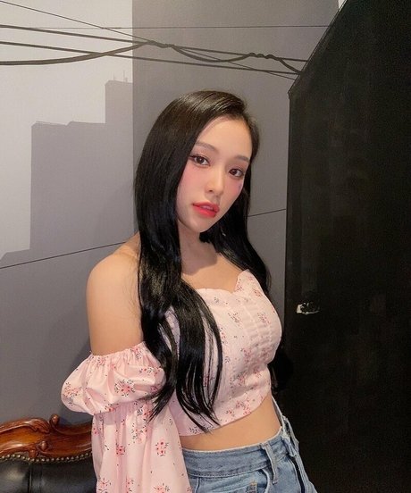 アジア人中出しオンリーファンズ セクシー裸 写真