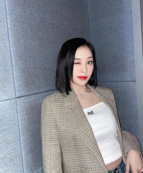 WomenK pop xxxモデル 画像